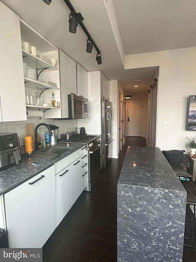 eNvy unit N910, Washington, DC 20024 - photo 7