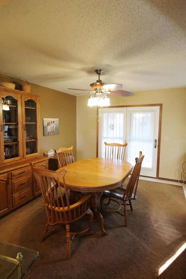 Dining area vert