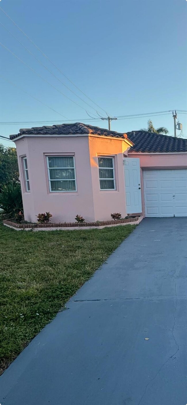 1600 Van Buren St, Hollywood, FL 33020 - photo 3