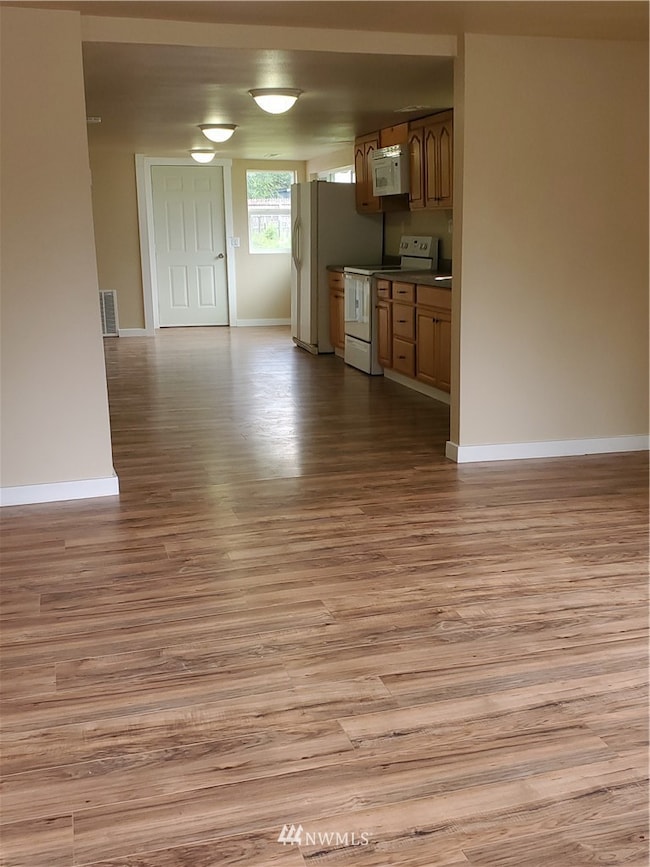 109 N Keller Ave, East Wenatchee, WA 98802 - photo 2