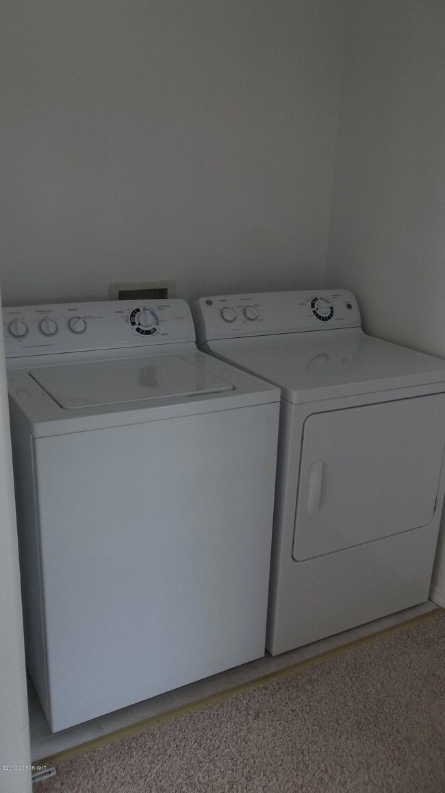 Full Size Washer/Dryer Stay