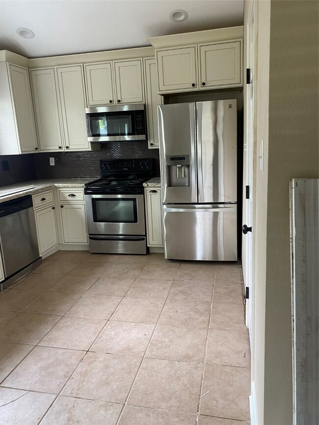 16906 Townes Rd, Friendswood, TX 77546 - photo 2