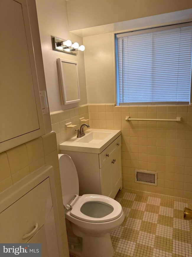 10524 Weymouth St unit 1, Bethesda, MD 20814 - photo 6
