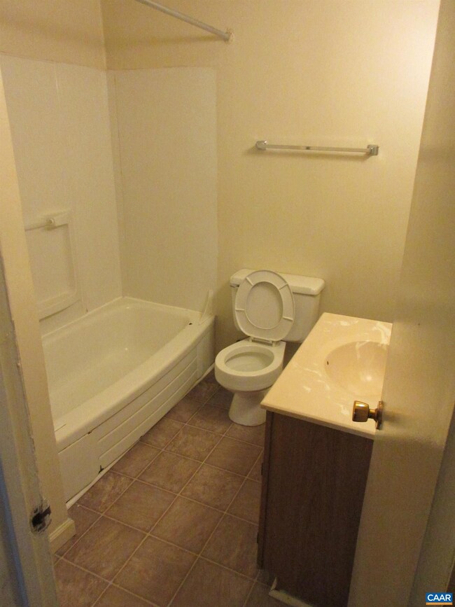 1215 Wertland St unit B22, Charlottesville, VA 22903 - photo 4