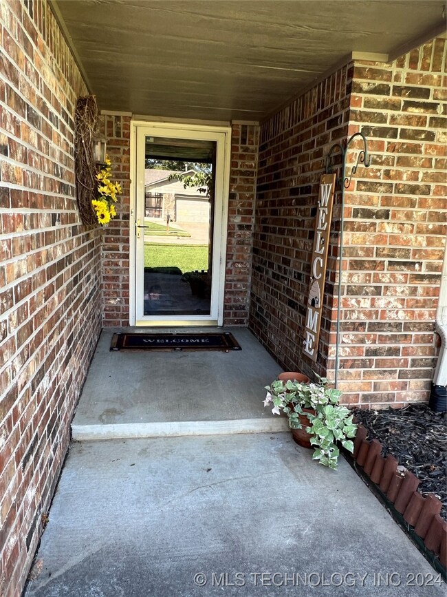 1304 S 33rd St, Broken Arrow, OK 74014 - photo 2