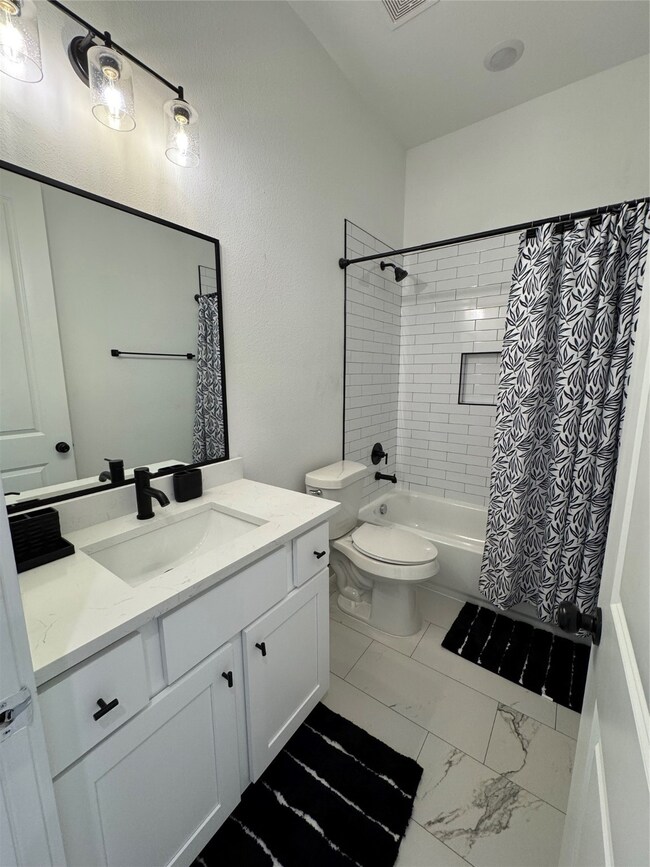 8424 Wileyvale Rd unit B, Houston, TX 77016 - photo 4