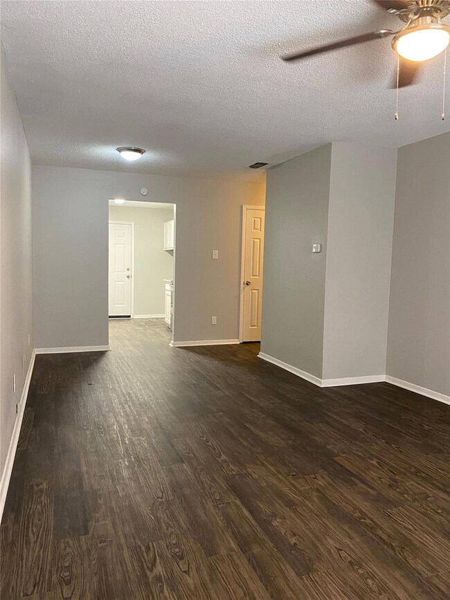 1302 Berry Dr unit B, Cleburne, TX 76033 - photo 6