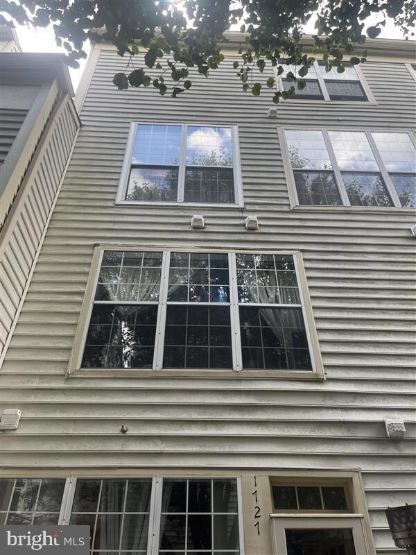 1727 Kingsgate Ct, Alexandria, VA 22302 - photo 3