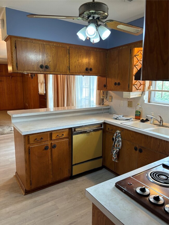 8335 Langdon Ln, Houston, TX 77036 - photo 6