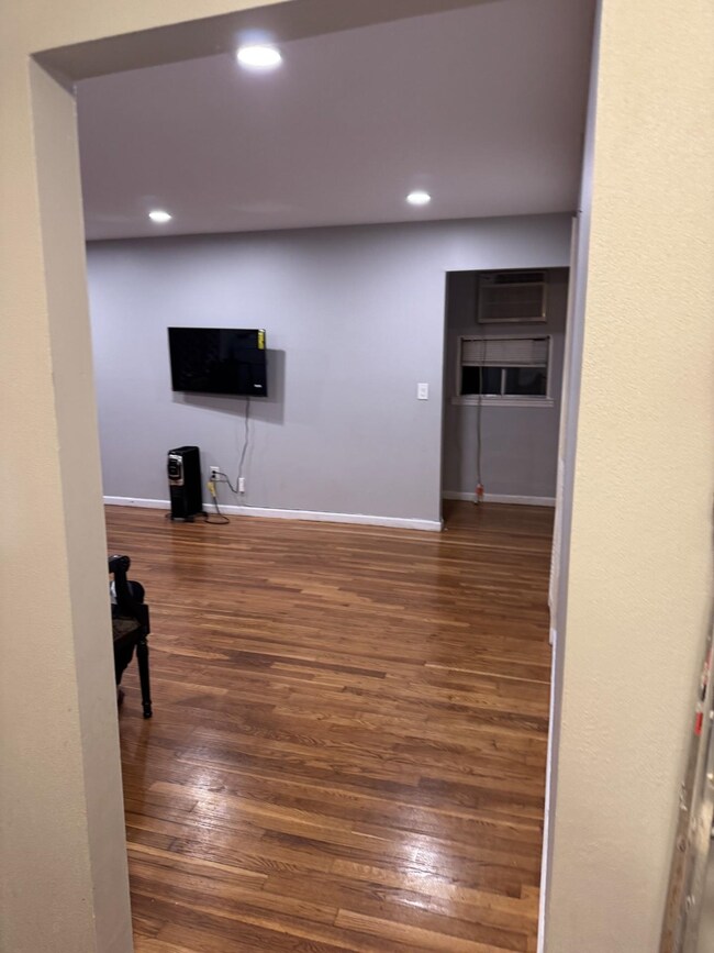 9119 Smith Ave unit FIRST FLOOR, North Bergen, NJ 07047 - photo 5