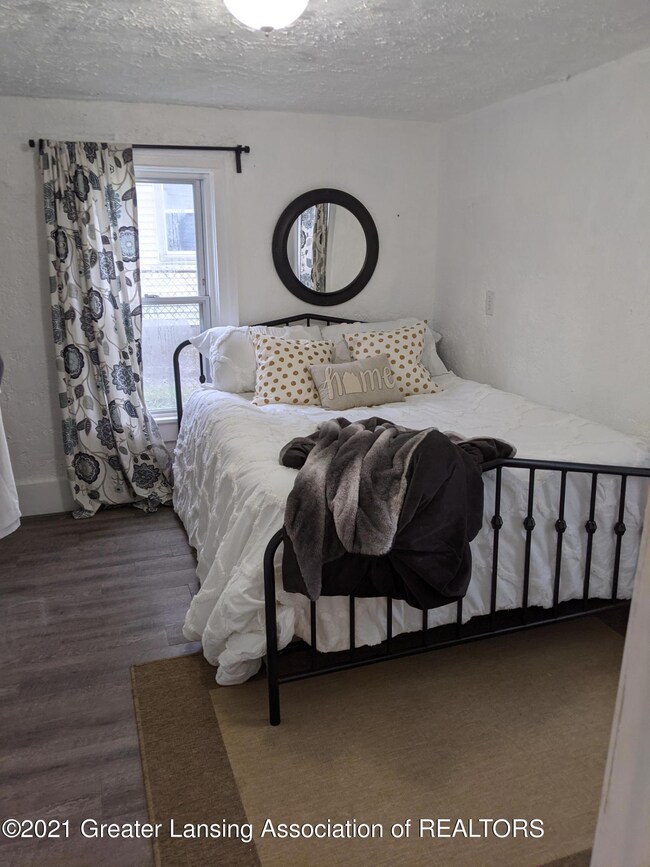 1216 N Martin Luther King Junior Blvd, Lansing, MI 48915 - photo 7