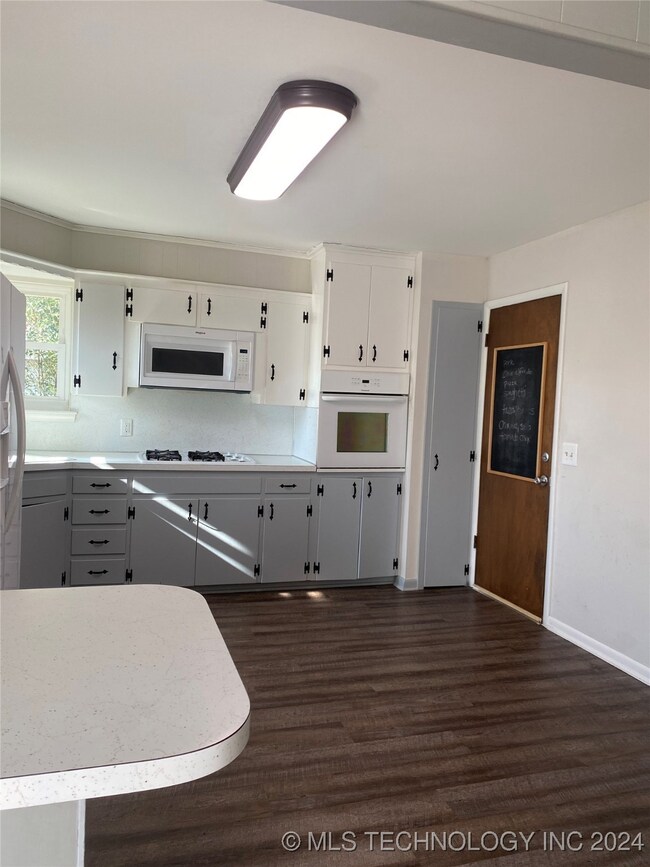 321 E Fry Terrace, Claremore, OK 74017 - photo 3