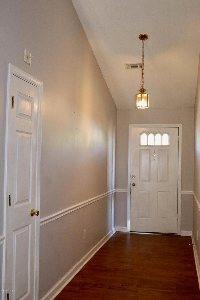 2-FOYER 1