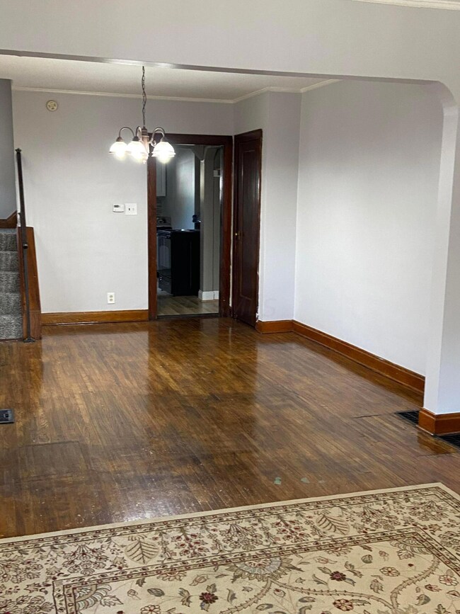 702 Front Rooms 2