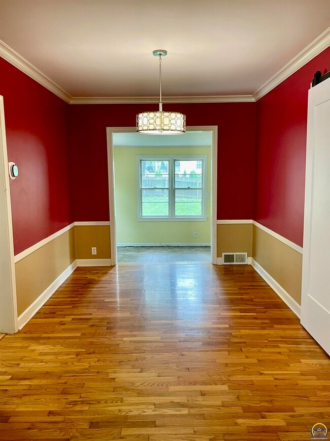 2030 SW Collins Ave, Topeka, KS 66604 - photo 6