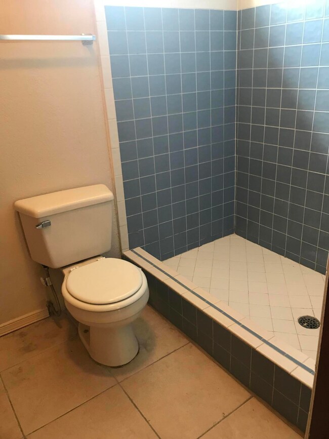 7853 West Dr unit B, El Paso, TX 79915 - photo 5