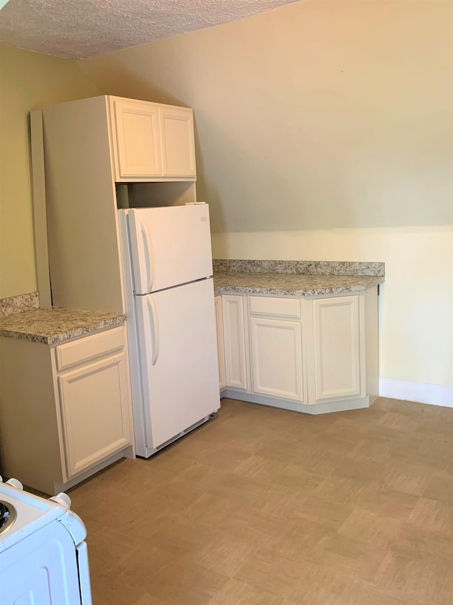 121 Rosedale Ave unit 2nd floor, Manchester, NH 03103 - photo 6