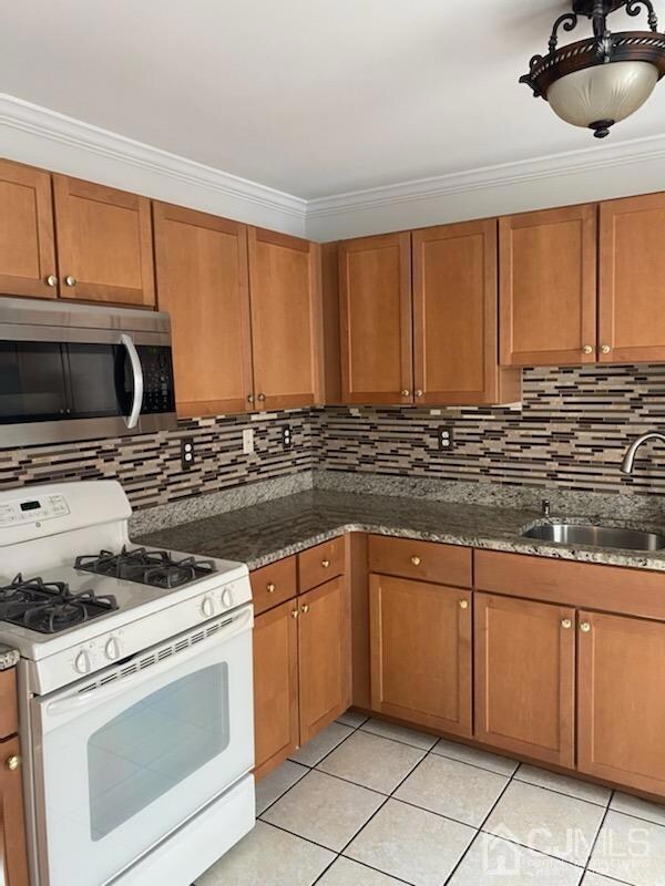 420 Great Beds Ct unit 420, Perth Amboy, NJ 08861 - photo 2