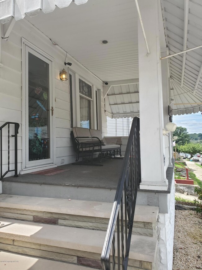 127 W Noble St, Nanticoke, PA 18634 - photo 3