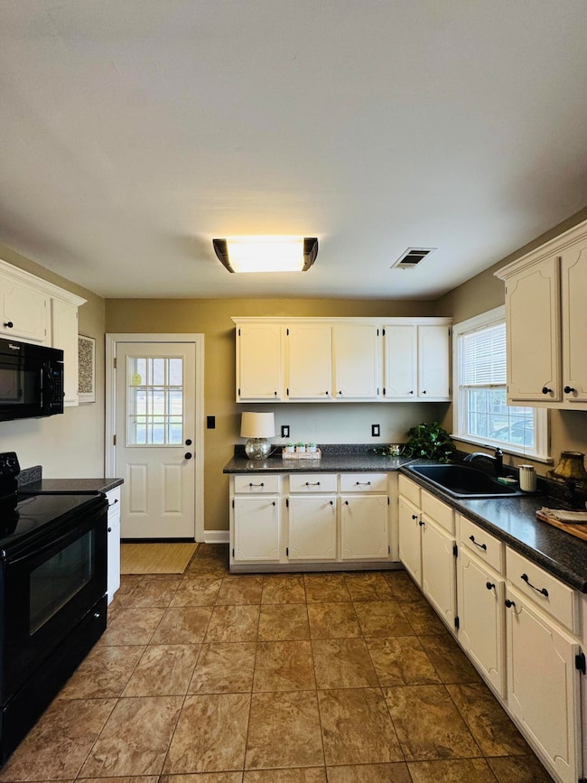 211 Short Brown St, Columbus, MS 39702 - photo 2