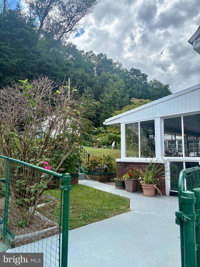 1520 Fairview St, Reading, PA 19606 - photo 5