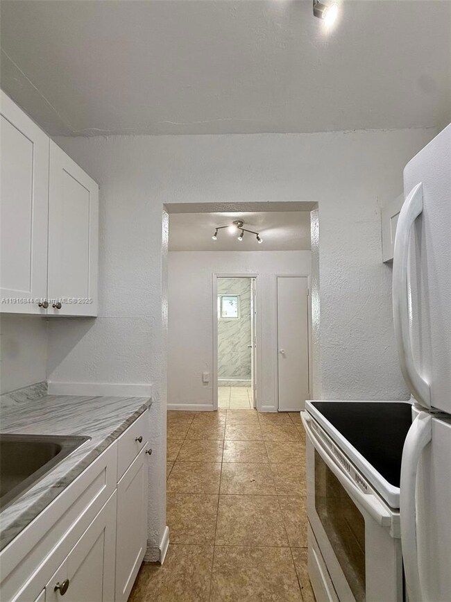 10 NW 77th St unit 12, Miami, FL 33150 - photo 4
