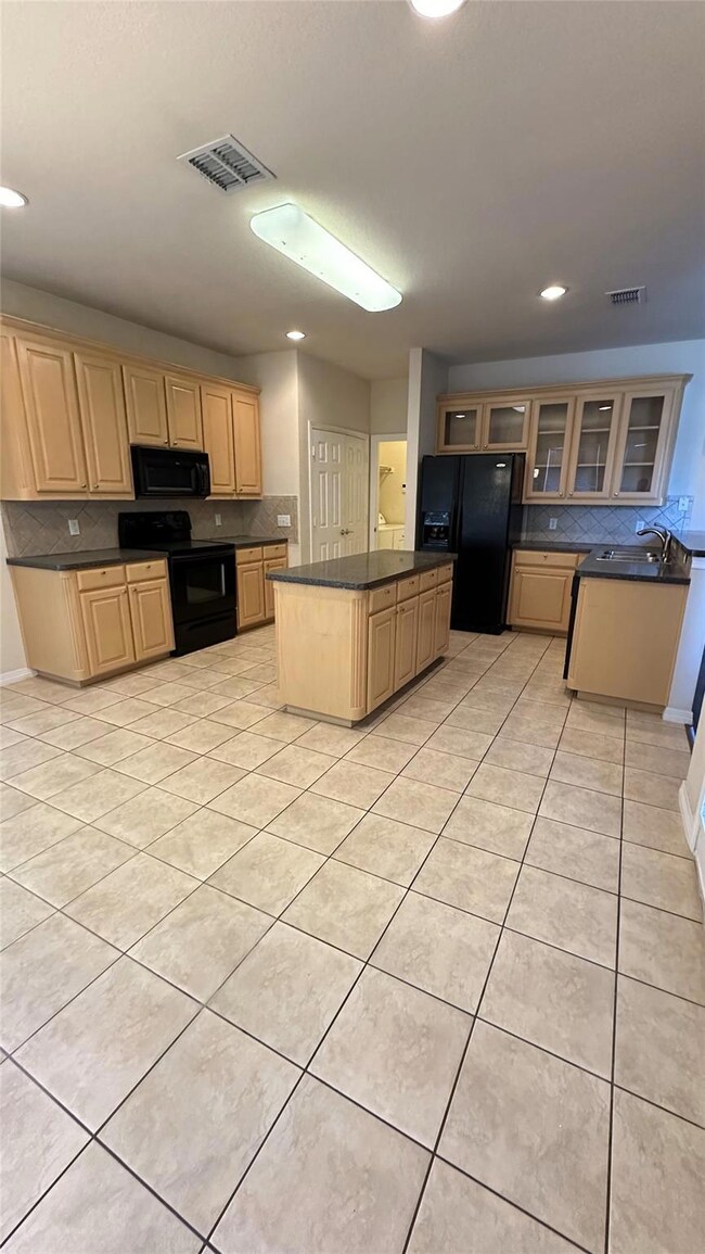 2305 Summer Brook Dr, Weatherford, TX 76087 - photo 3