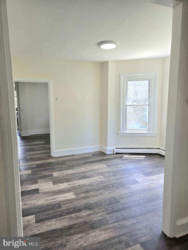 825 Maple Ave, Phoenixville, PA 19460 - photo 3