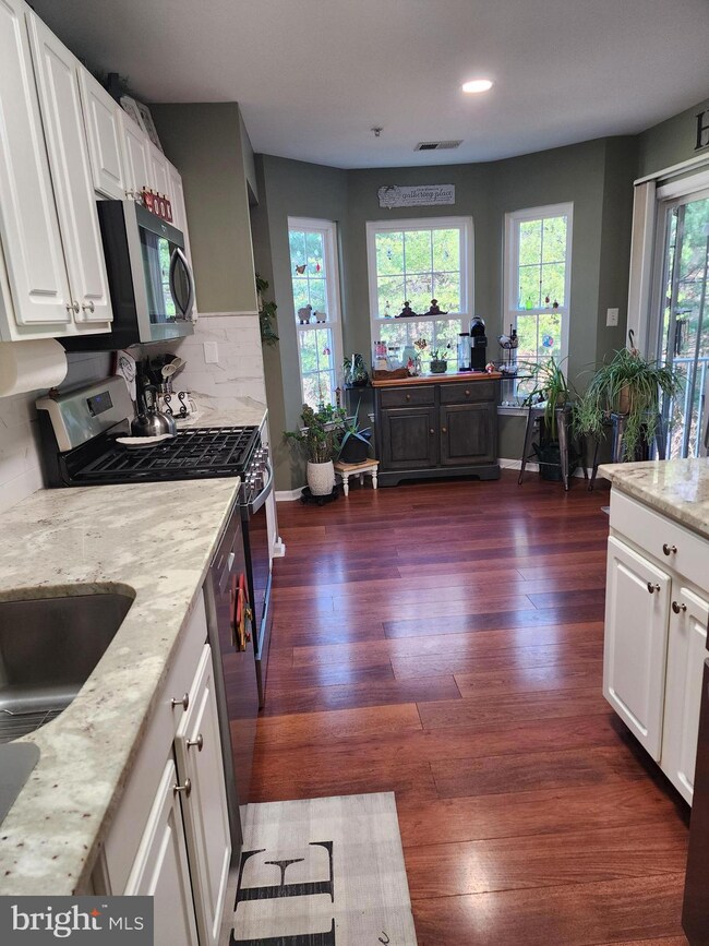 132 Mowat Cir, Trenton, NJ 08690 - photo 6