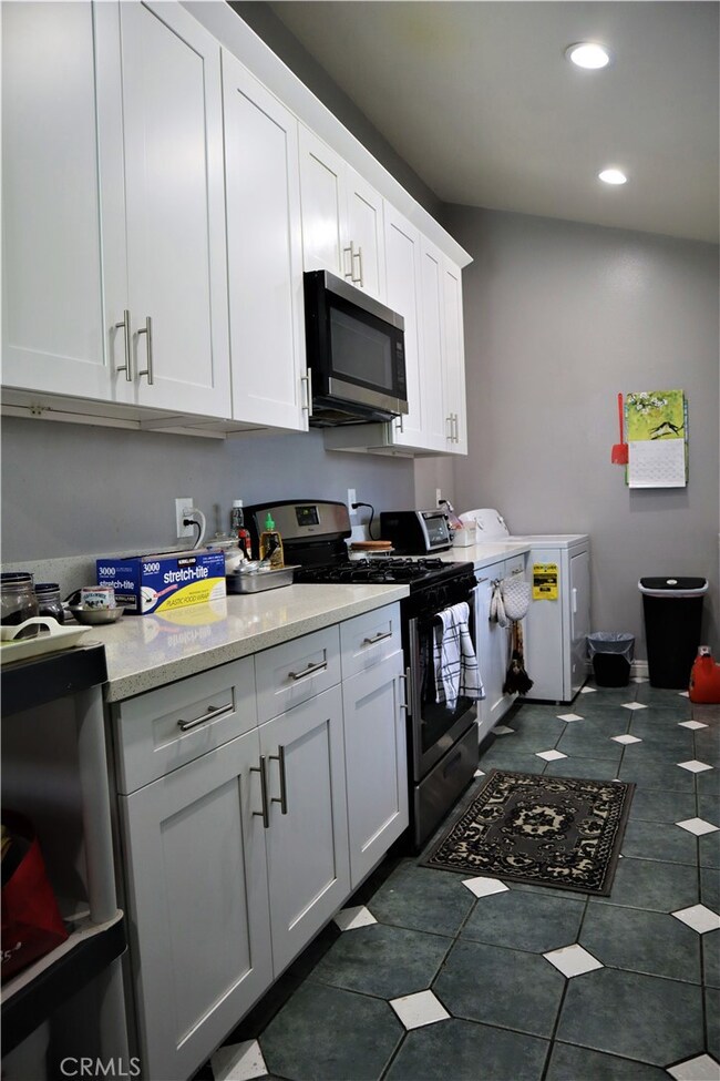 9877 Almeria Ave, Fontana, CA 92335 - photo 6