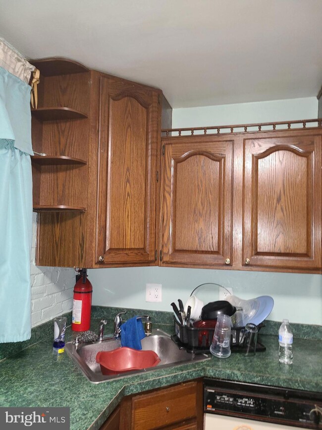 953 Owens Rd, Oxon Hill, MD 20745 - photo 5