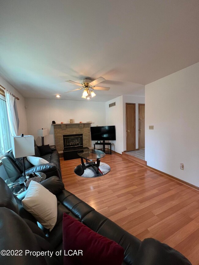 330 E Shore Dr, East Stroudsburg, PA 18301 - photo 4