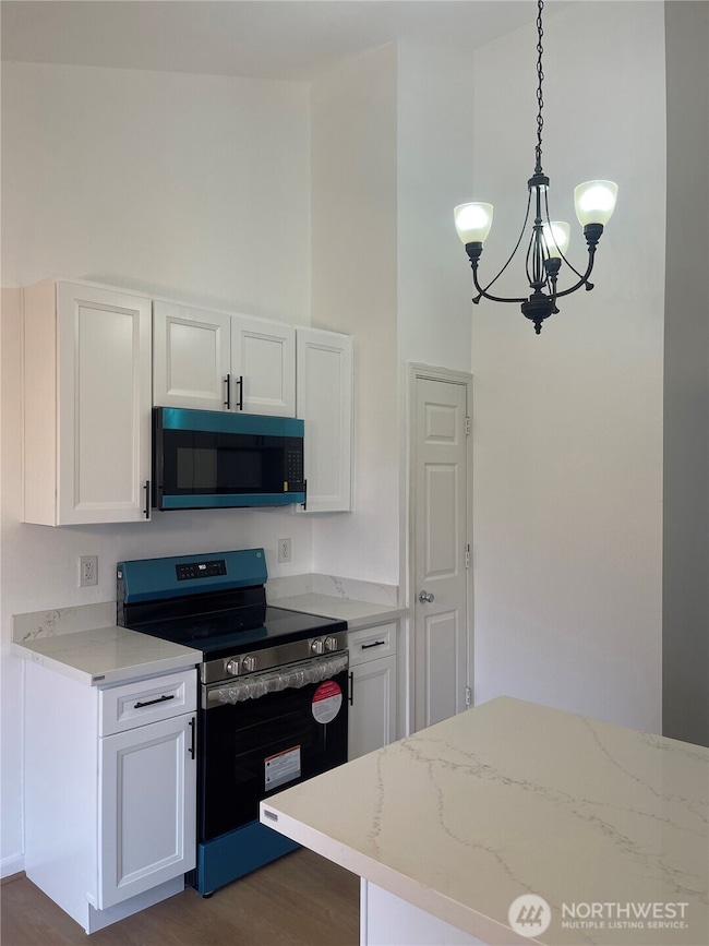 Kitchen (range side)