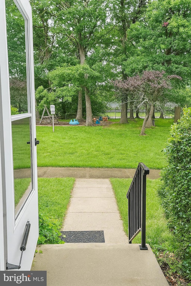 6924 Woodstream Ln, Lanham, MD 20706 - photo 2