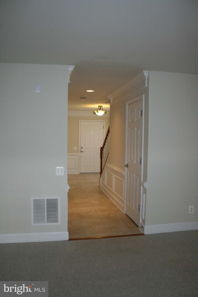 14659 Crossfield Way unit 165A, Woodbridge, VA 22191 - photo 4