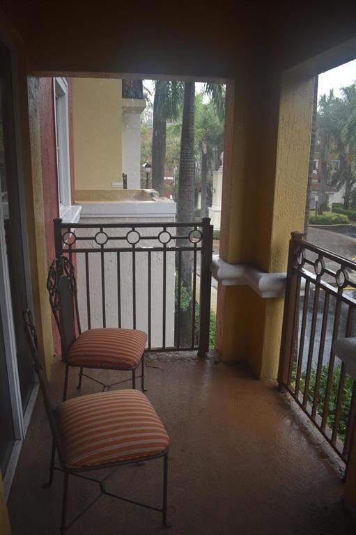 Balcony off L/R