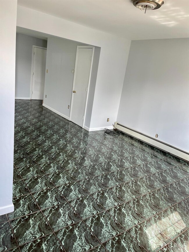 20 Lincoln Ave, Carteret, NJ 07008 - photo 5