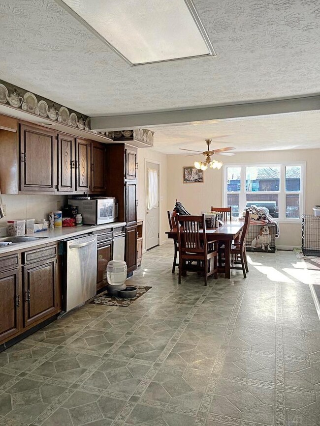 1308 S Prairie St, Frankfort, IN 46041 - photo 5