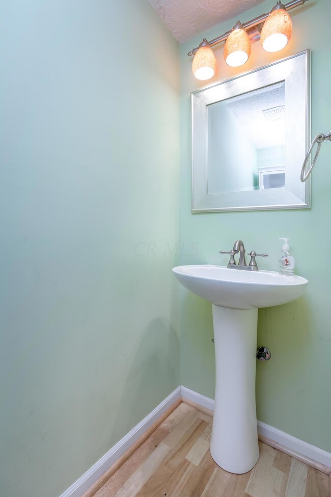 12 - 4863 Driffield Court-11.jpg