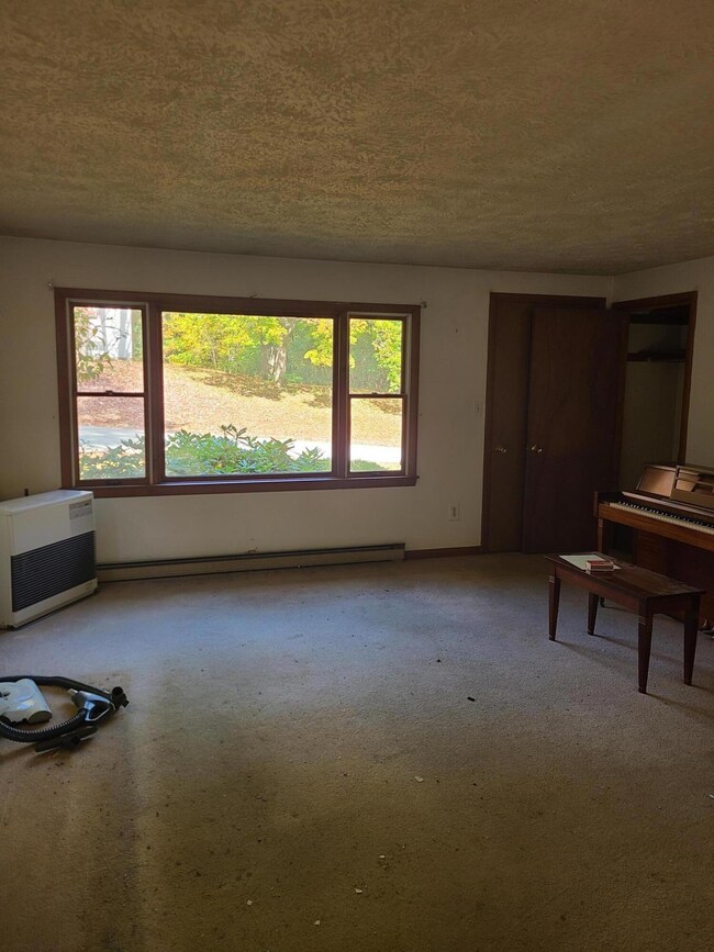 12 Higgins St, Lisbon Falls, ME 04252 - photo 5