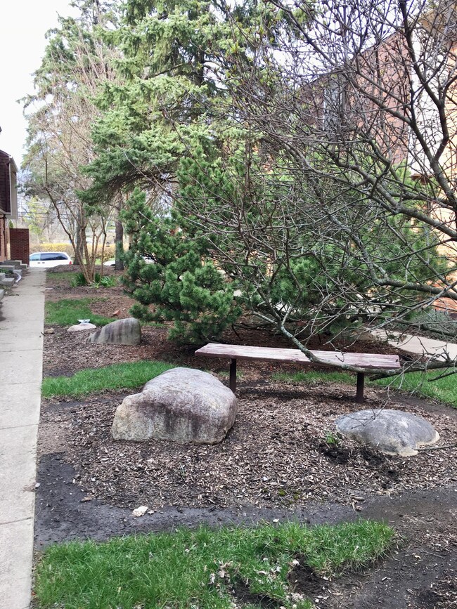 Willoway Circle courtyard