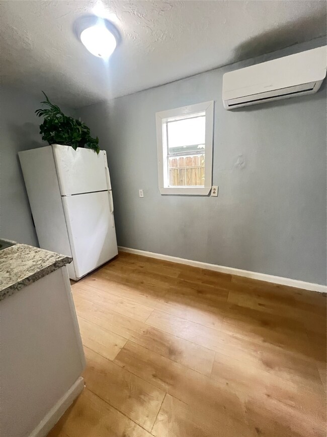 8608 Prairie View Dr unit A, Houston, TX 77088 - photo 6