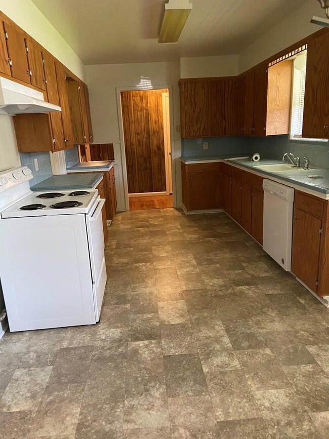 2809 Duberry St, Bay City, TX 77414 - photo 2