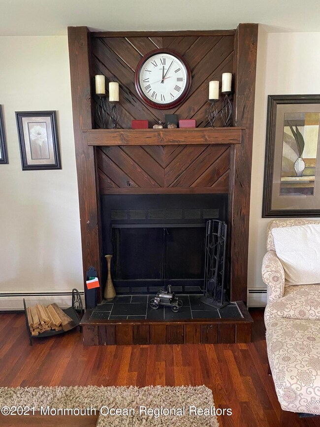 1208 P - Fireplace