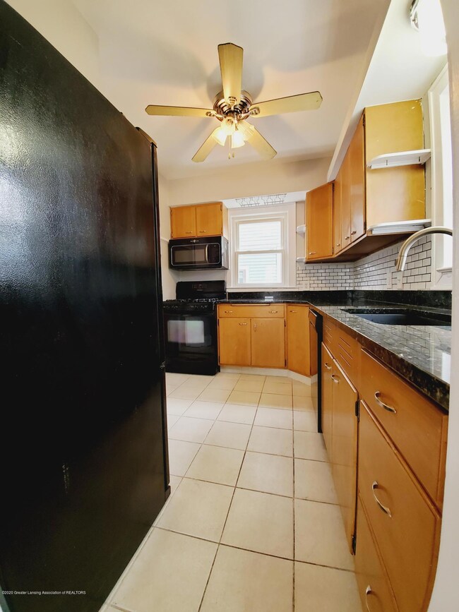 1504 Corbett St Lansing - Kitchen 2