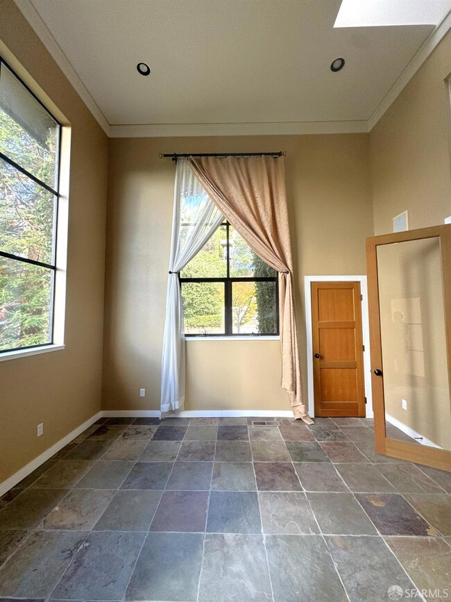 123 Capricorn Ave, Oakland, CA 94611 - photo 7