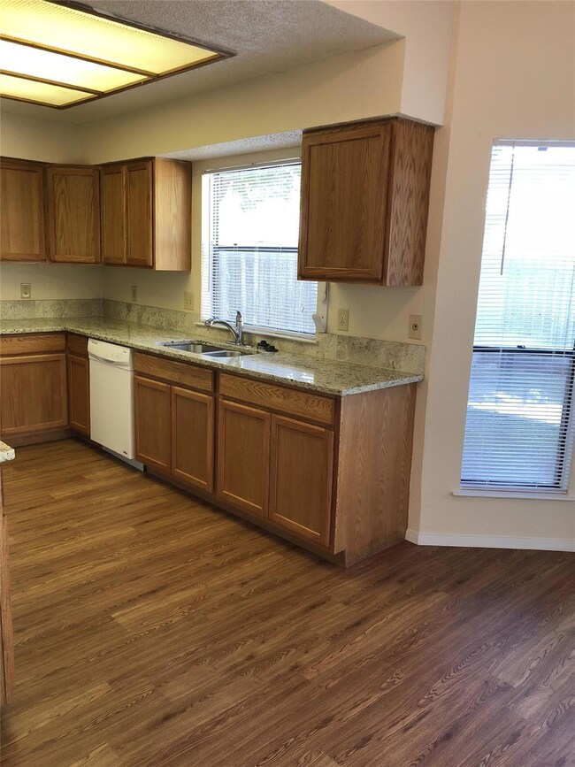 8300 Bradford Edward Cove unit B, Austin, TX 78759 - photo 4