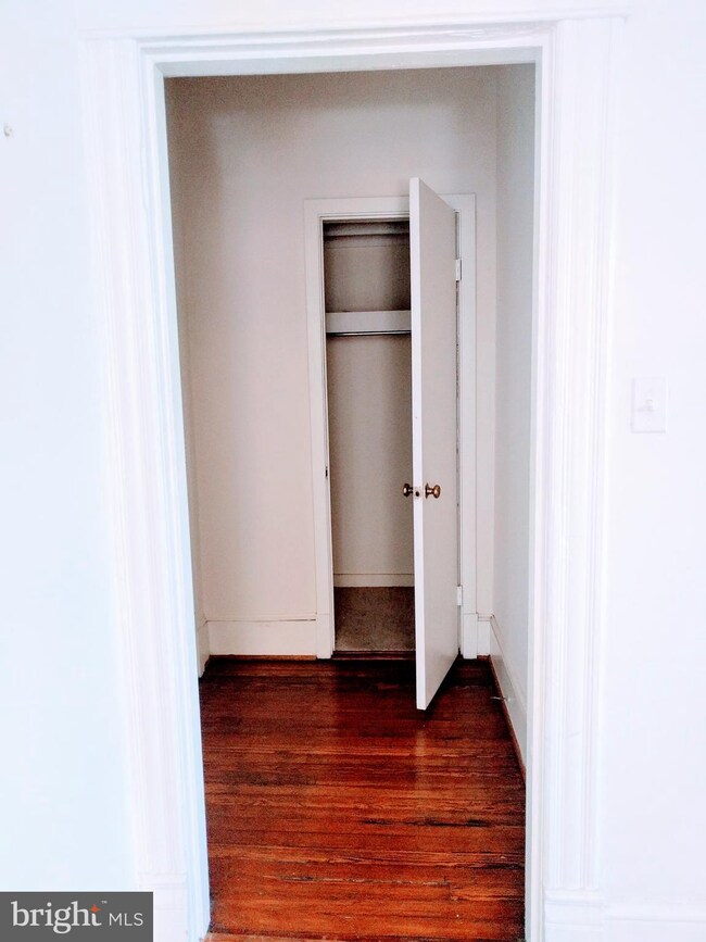1300 35th St NW unit 4, Washington, DC 20007 - photo 6