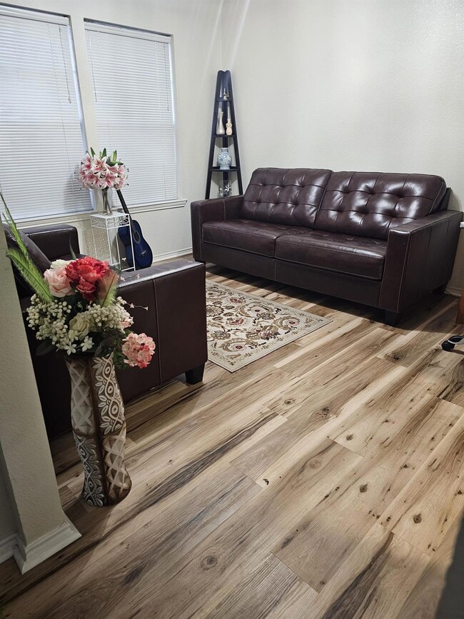 107 Cobblestone Dr, Wylie, TX 75098 - photo 2