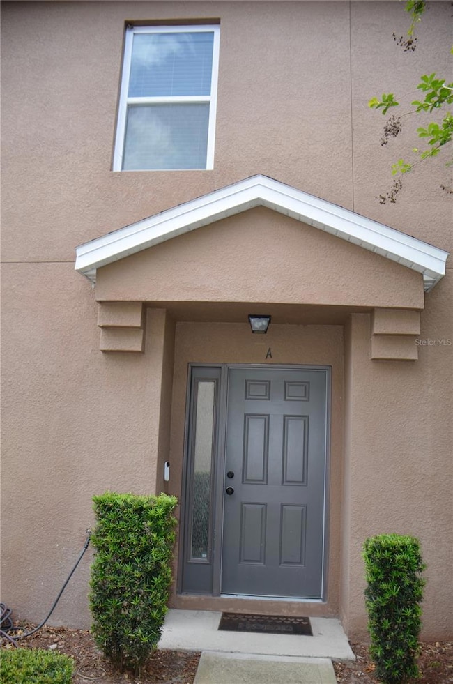 End home allows for lots of natural light!